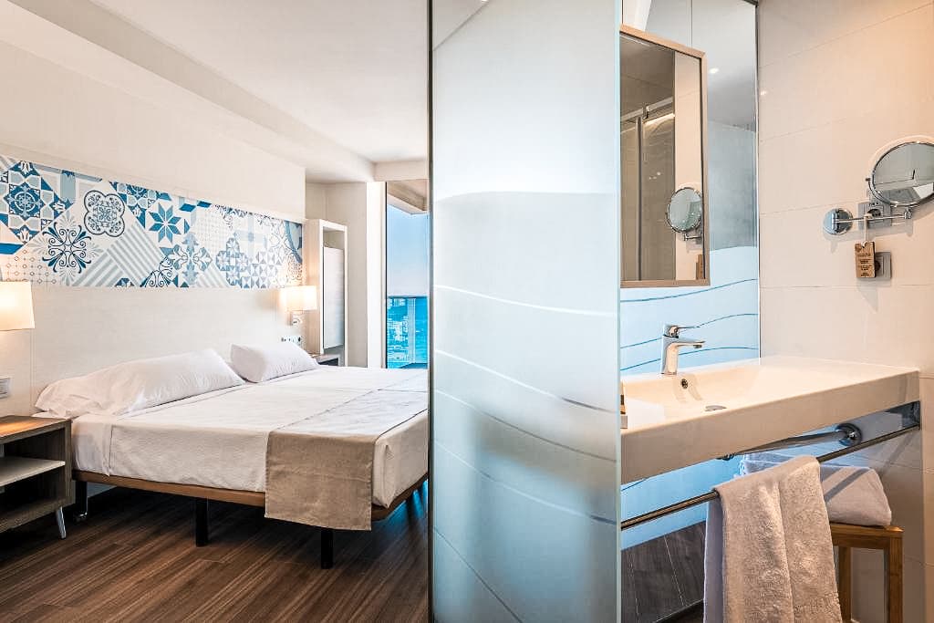 🏨 𝐏𝐨𝐫𝐭 𝐁𝐞𝐧𝐢𝐝𝐨𝐫𝐦 𝐇𝐨𝐭𝐞𝐥 & 𝐒𝐩𝐚 𝟒* 𝐒𝐮𝐩