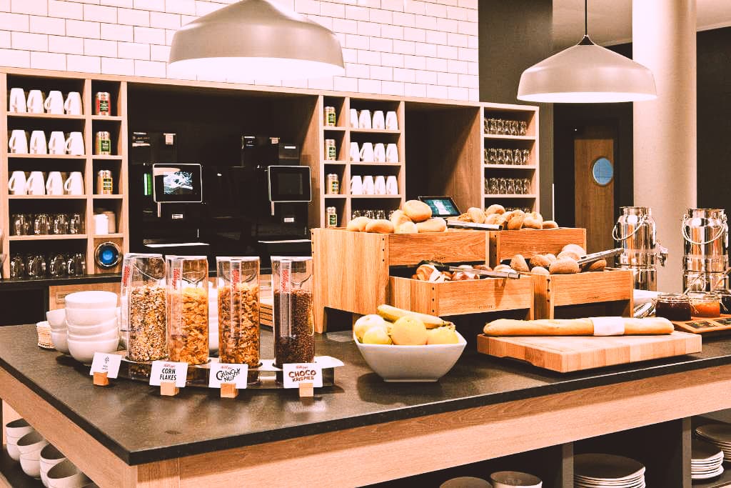 🏨 𝗛𝗼𝗹𝗶𝗱𝗮𝘆 𝗜𝗻𝗻 𝗘𝘅𝗽𝗿𝗲𝘀𝘀 & 𝗦𝘂𝗶𝘁𝗲𝘀 - 𝗕𝗮𝘀𝗲𝗹 - 𝗔𝗹𝗹𝘀𝗰𝗵𝘄𝗶𝗹 𝗯𝘆 𝗜𝗛𝗚