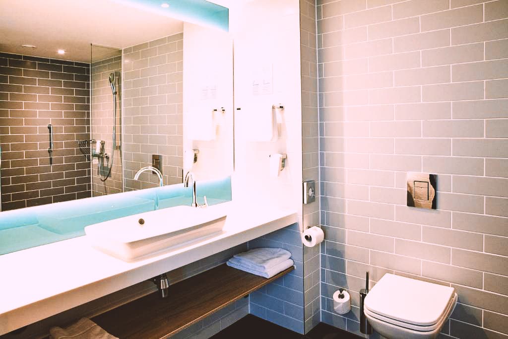 🏨 𝗛𝗼𝗹𝗶𝗱𝗮𝘆 𝗜𝗻𝗻 𝗘𝘅𝗽𝗿𝗲𝘀𝘀 & 𝗦𝘂𝗶𝘁𝗲𝘀 - 𝗕𝗮𝘀𝗲𝗹 - 𝗔𝗹𝗹𝘀𝗰𝗵𝘄𝗶𝗹 𝗯𝘆 𝗜𝗛𝗚